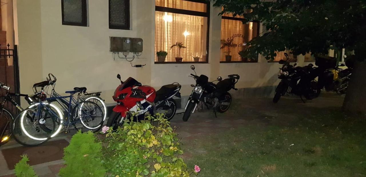 Mon Cheri Drobeta Turnu Severin Bagian luar foto